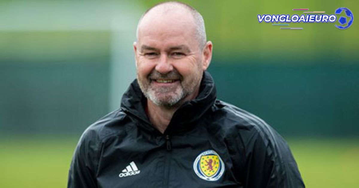 Huấn luyện viên Steve Clarke