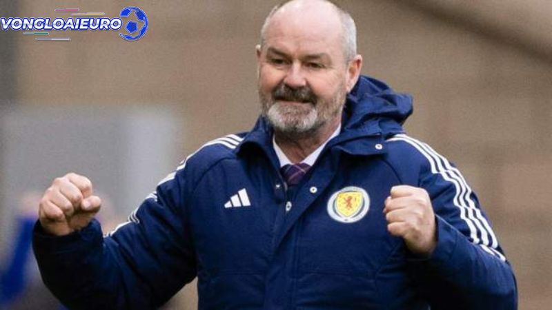 Huấn luyện viên Steve Clarke