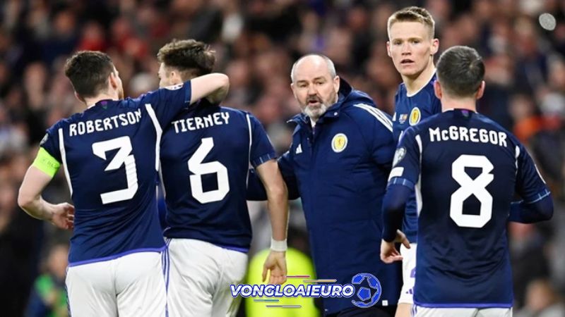 Huấn luyện viên Steve Clarke và đội tuyển Scotland